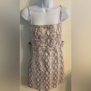 (NWT) Forever 21 Junior’s Size Large Gray Snakes Pattern Overall Jumper